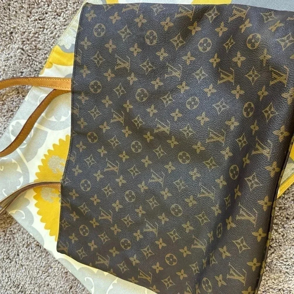 Louis Vuitton large should tote bag - Picture 9 of 16
